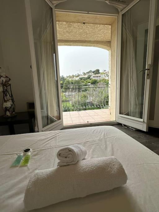 Villa Constance 3 Antibes - Spacieux Logement En Dernier Etage Luaran gambar